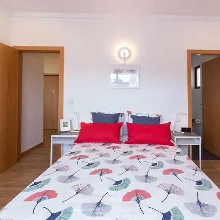 Friends & Family Tree 아파트