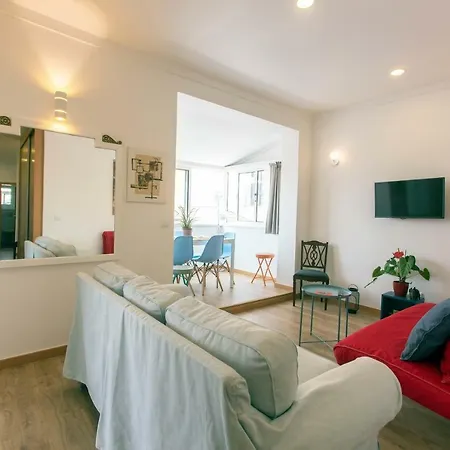 Friends & Family Tree Apartment *
