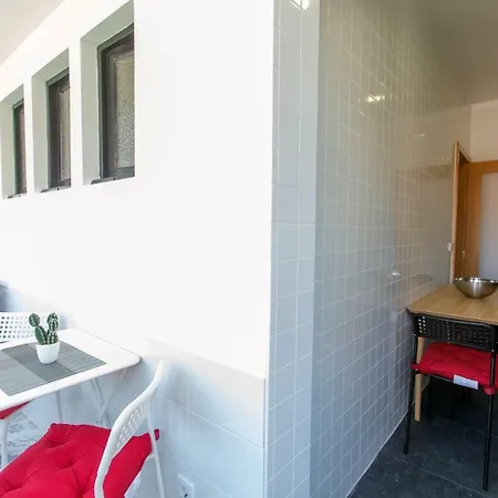 Friends & Family Tree Apartment