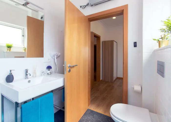 Friends & Family Tree