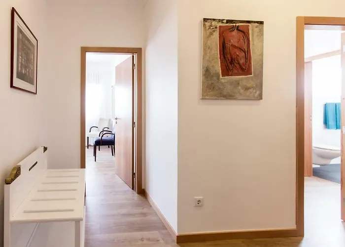 Friends & Family Tree 아파트