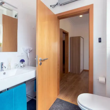 Friends & Family Tree